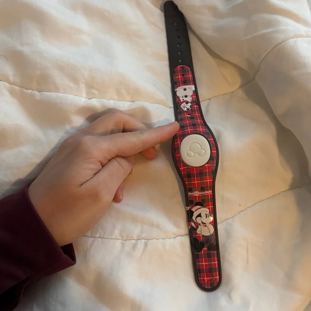 RETIRED Disney World Mickey Christmas Plaid Exclusive Magic Band